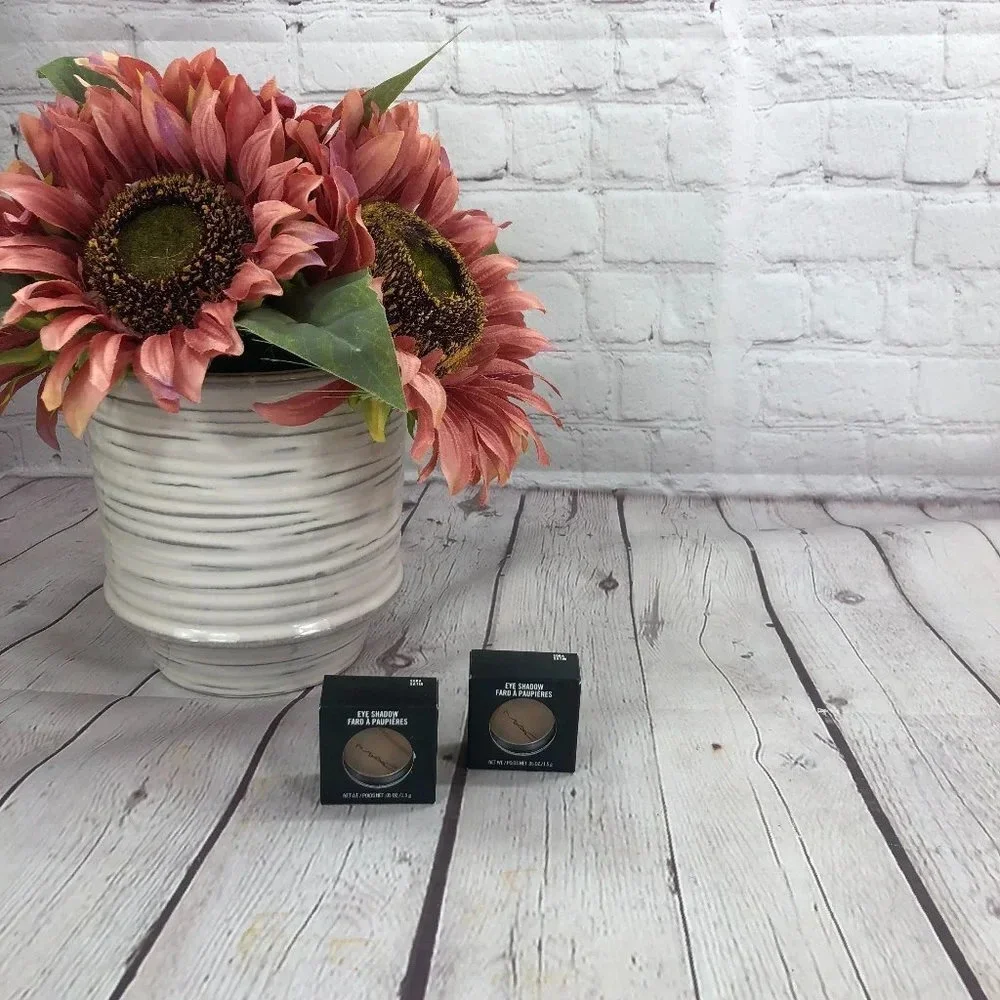 MAC eye shadow soda satin